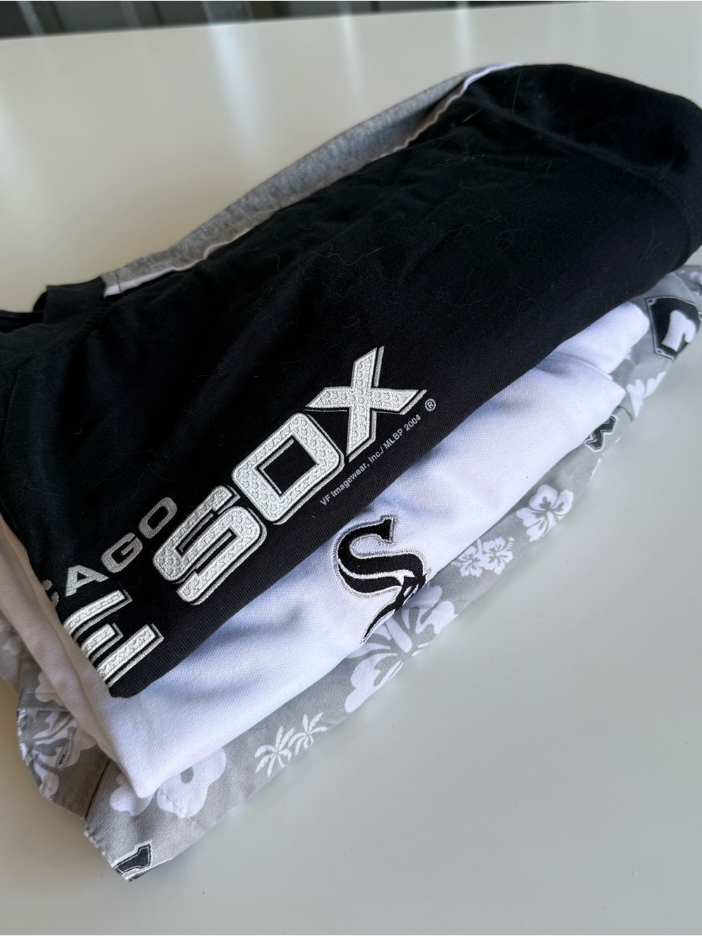 3 XL white sox shirts